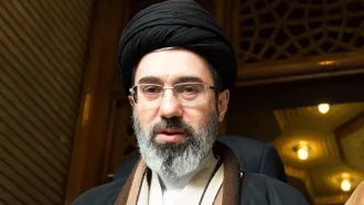 ইরানের নতুন সুপ্রিম লিডারের বাবা-মা, স্ত্রীসহ ৮ জনকে হত্যা