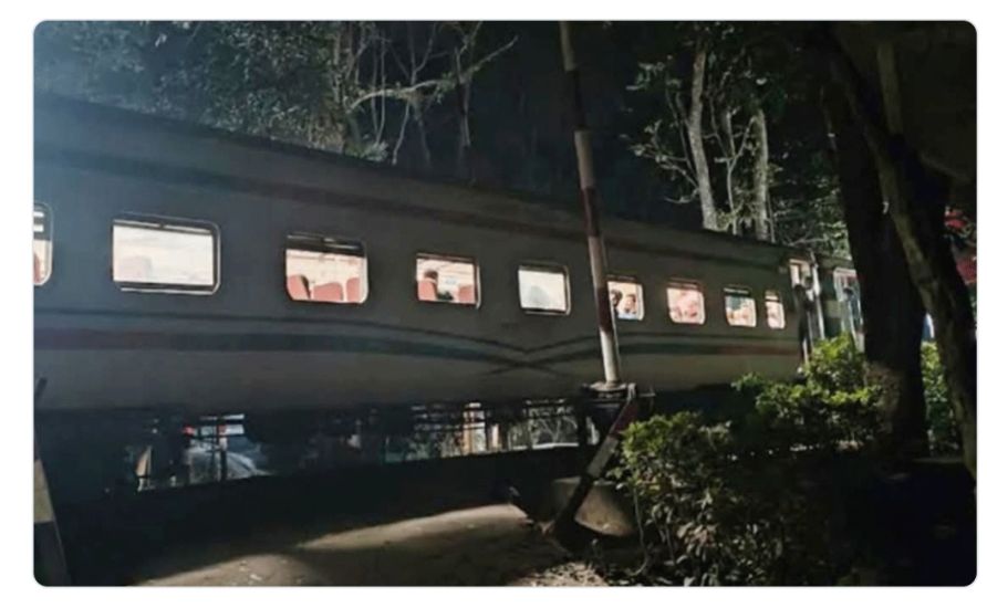 সিলেটের নির্জন বনে এক ঘণ্টা আটকা কালনী এক্সপ্রেক্স