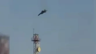 কুয়েতের আকাশে মার্কিন এফ-১৫ যুদ্ধবিমান বিধ্বস্ত করলো ইরান