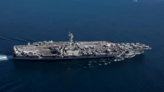 মার্কিন বিমানবাহী রণতরী আব্রাহাম লিংকনে ইরানের ক্ষেপণাস্ত্র হামলা