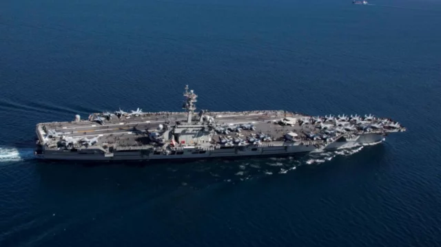 মার্কিন বিমানবাহী রণতরী আব্রাহাম লিংকনে ইরানের ক্ষেপণাস্ত্র হামলা