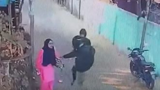 আবারও প্রকাশ্যে ছিনতাই, আবারও ফুটেজ ভাইরাল, এবার কী ধরা পড়বে ছিনতাইকারীরা