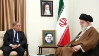 খামেনির হত্যাকাণ্ড আন্তর্জাতিক আইনের ‘লঙ্ঘন’: পাকিস্তানের প্রধানমন্ত্রী