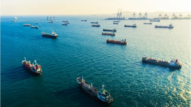 হরমুজ প্রণালির দুই প্রান্তে আটকা শত শত জাহাজ