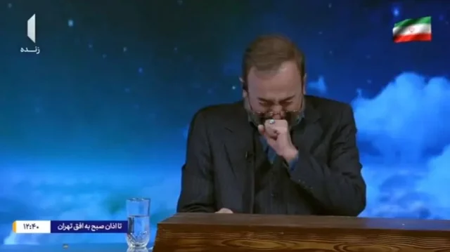 খামেনির মৃত্যুসংবাদ পড়তে গিয়ে কান্নায় ভেঙে পড়লেন উপস্থাপক