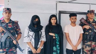 সিলেট সীমান্তে দুই তরুণীসহ পাচারকারী আ ট ক