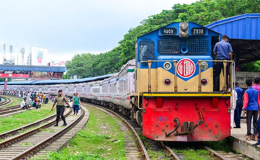 সিলেট-চট্টগ্রাম রুটে ট্রেন যাত্রীদের দুর্ভোগ কাটছে না