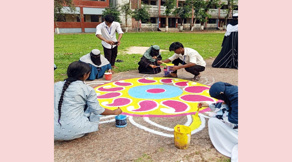 রঙ-তুলির ছোঁয়ায় বৈশাখ বরণে বিয়ানীবাজার সরকারি কলেজে চলছে প্রস্তুতি