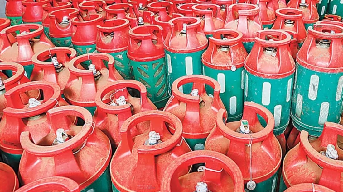 ১২ কেজি এলপিজি সিলিন্ডারে দাম বেড়েছে ২১২ টাকা