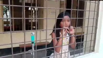 স্কুল ছুটি, টয়লেটে আটকা পড়ল তৃতীয় শ্রেণির শিক্ষার্থী!