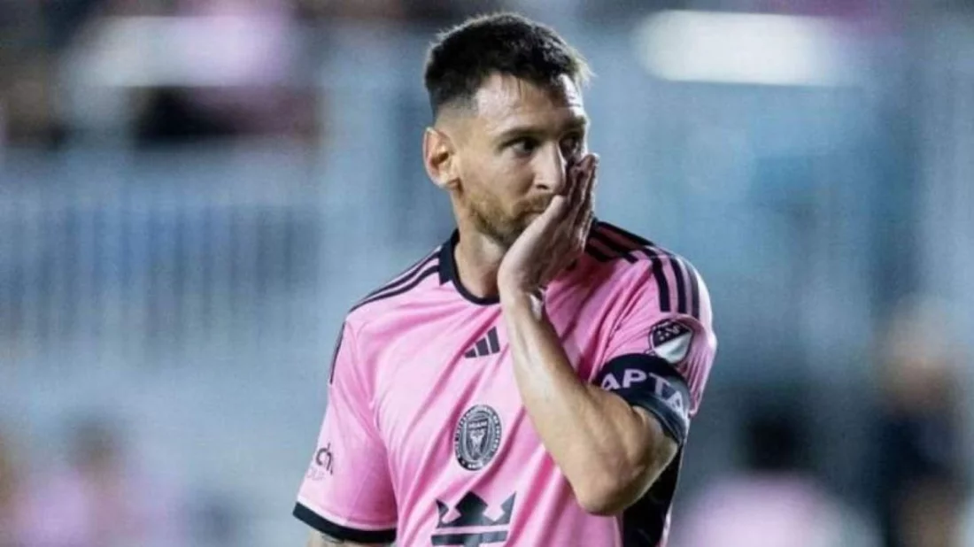 অনুশীলনে ফটোগ্রাফারের ক্যামেরা ভাঙলেন মেসি