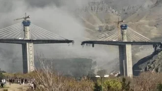 ইরানের বৃহত্তম সেতু গুঁড়িয়ে দিলো মার্কিন বাহিনী, নিহত ৮