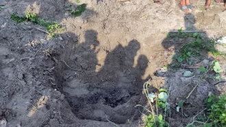 বাগান থেকে মাটিচাপা দেওয়া নারী ও শিশুর মরদেহ উদ্ধার