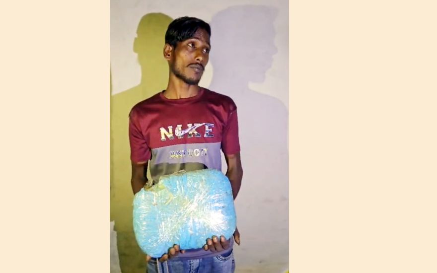 বড়লেখায় এক কেজি গাঁজাসহ গ্রেপ্তার ১