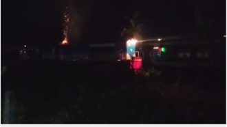 সিলেটে চলন্ত ট্রেনে আগুন