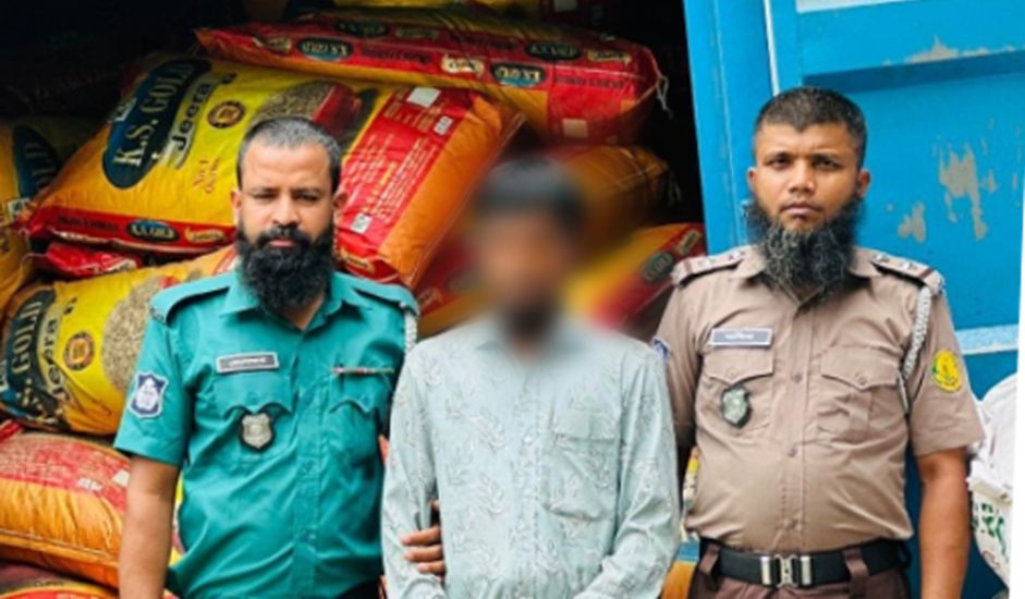 আম্বরখানা থেকে কাভার্ড ভ্যান ভর্তি ‘বুঙ্গার মাল’ আটক