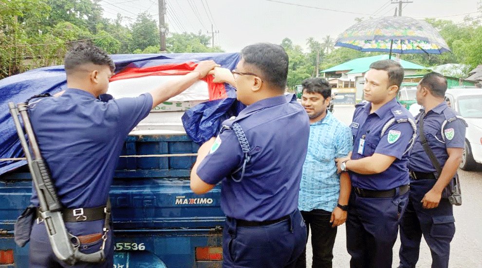 জৈন্তাপুরে চোরাই ভারতীয় চাপাতাসহ পিকআপ জ ব্দ, গ্রেপ্তার ১