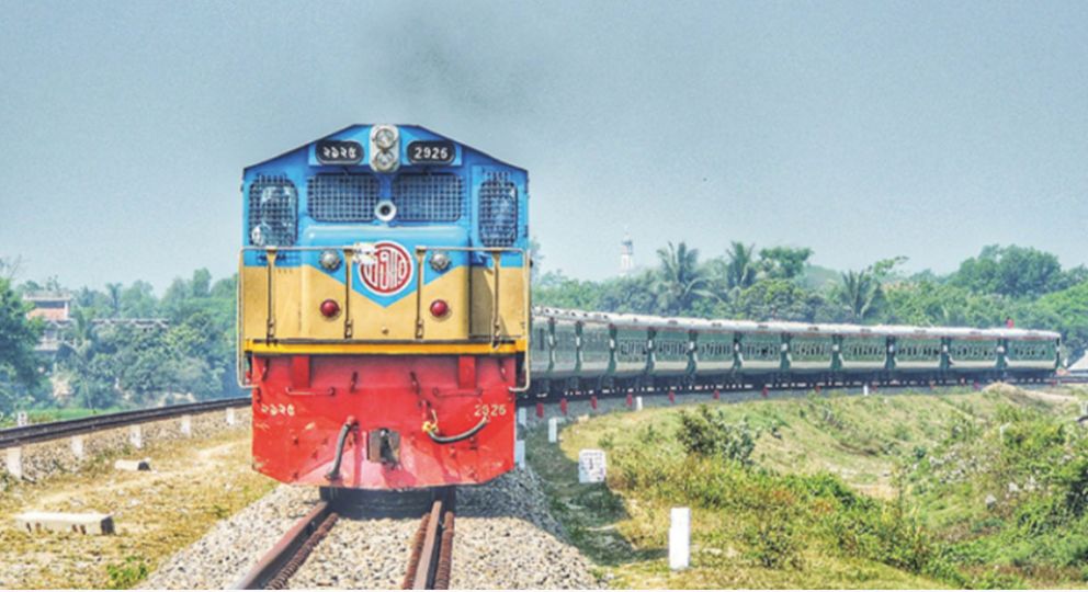 চট্টগ্রাম থেকে সিলেটে আসা ট্রেনের সঙ্গে ট্রাকের সংঘর্ষ, রেল যোগাযোগ বন্ধ