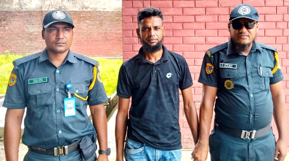 জেলে স্ত্রীকে গাঁজা দিতে গিয়ে স্বামী আটক