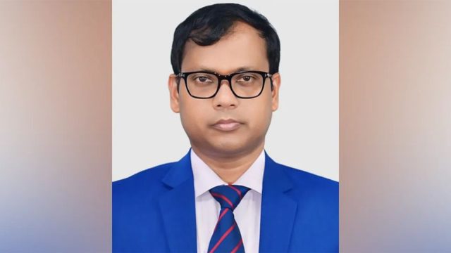 ঢাকার পথে সিলেটের সাবেক ডিসি সারওয়ার