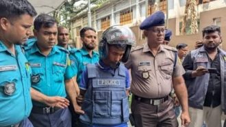 সিলেটে শিশু ফাহিমার খুনি জাকিরকে আদালতে গণ পিটুনি