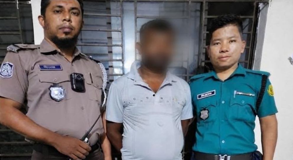 সিলেটে ওরিয়েন্টালের সামনে থেকে সিরাজ গ্রেফতার