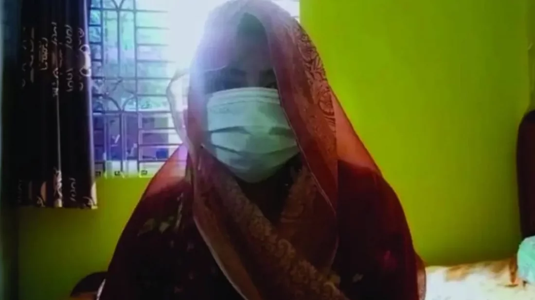 দুই বছরের প্রেমের পর বিয়ের দাবিতে প্রেমিকের বাড়িতে তরুণীর অনশন