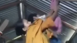 গলায় ফাঁস দিয়ে শিশু সন্তানকে হত্যার চেষ্টা জন্মদাত্রী মায়ের