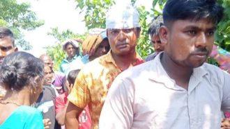 সুনামগঞ্জে স্কুলের সামনেই শিক্ষককে কুপিয়ে জখম