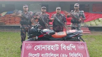 সিলেট সীমান্তে মোটরসাইকেলসহ বুঙ্গার মাল ধরল বিজিবি