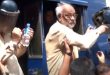 আদালত চত্বরে হাতকড়া পরতে অস্বীকৃতি ও হেলমেট ছুড়ে ফেললেন আখতারুজ্জামান