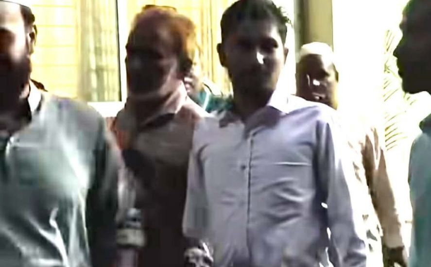মন্ত্রী আরিফকে নিয়ে ফেসবুকে পোস্ট: ১০ ঘন্টা পর বিএনপি নেতার জিম্মায় মুক্তি