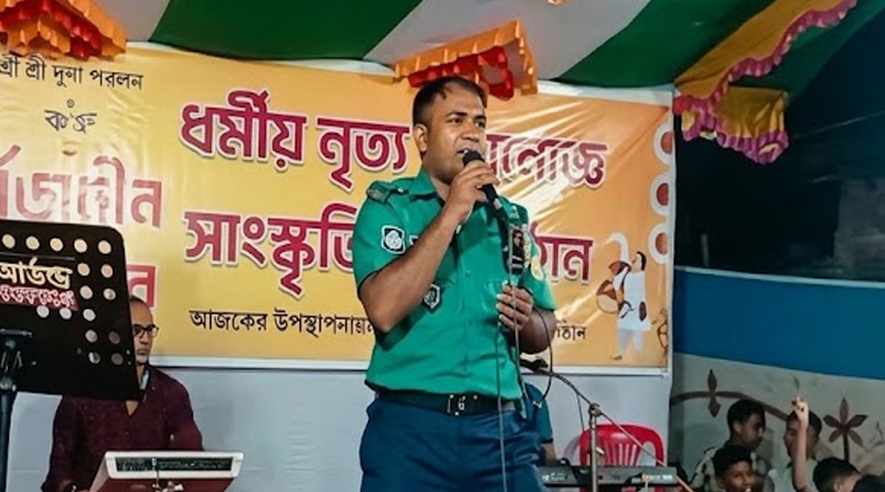 সিলেটে পূজামণ্ডপে নেচে-গেয়ে ক্লোজড পুলিশের এএসআই